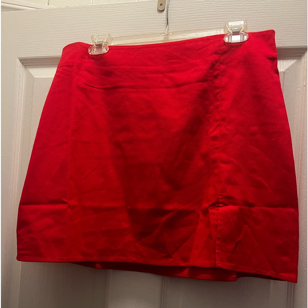 Lulu’s red skirt